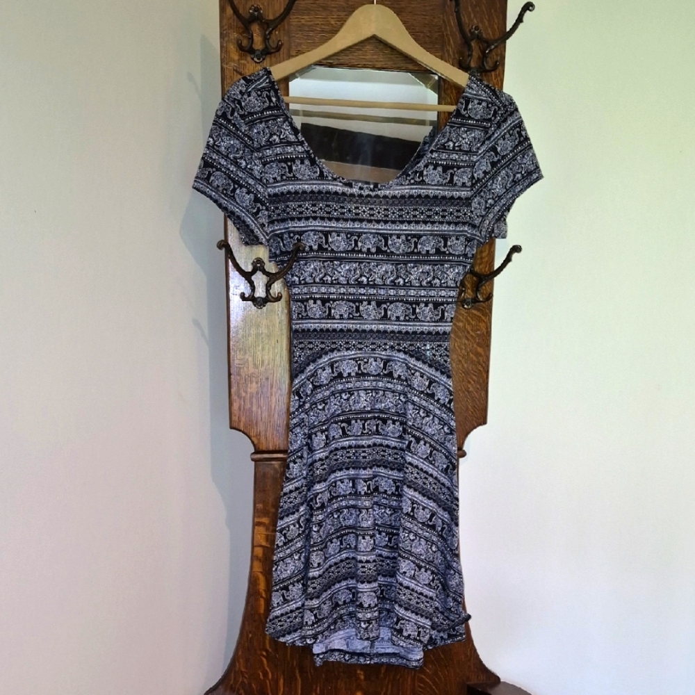 Junoirs Elephant Print Dress, Size Medium